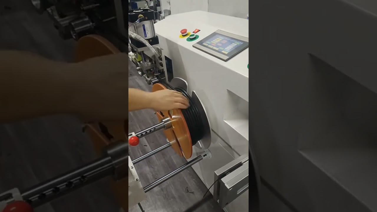 Máquina Automática de Contagem, Travessia, Corte, Amarração e Bobinagem de Fios - #máquina #fábrica