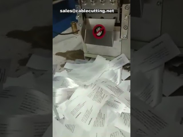 Máquina de Corte e Selagem de Bordas para Etiquetas Tecidas - Equipamento de Acabamento Preciso