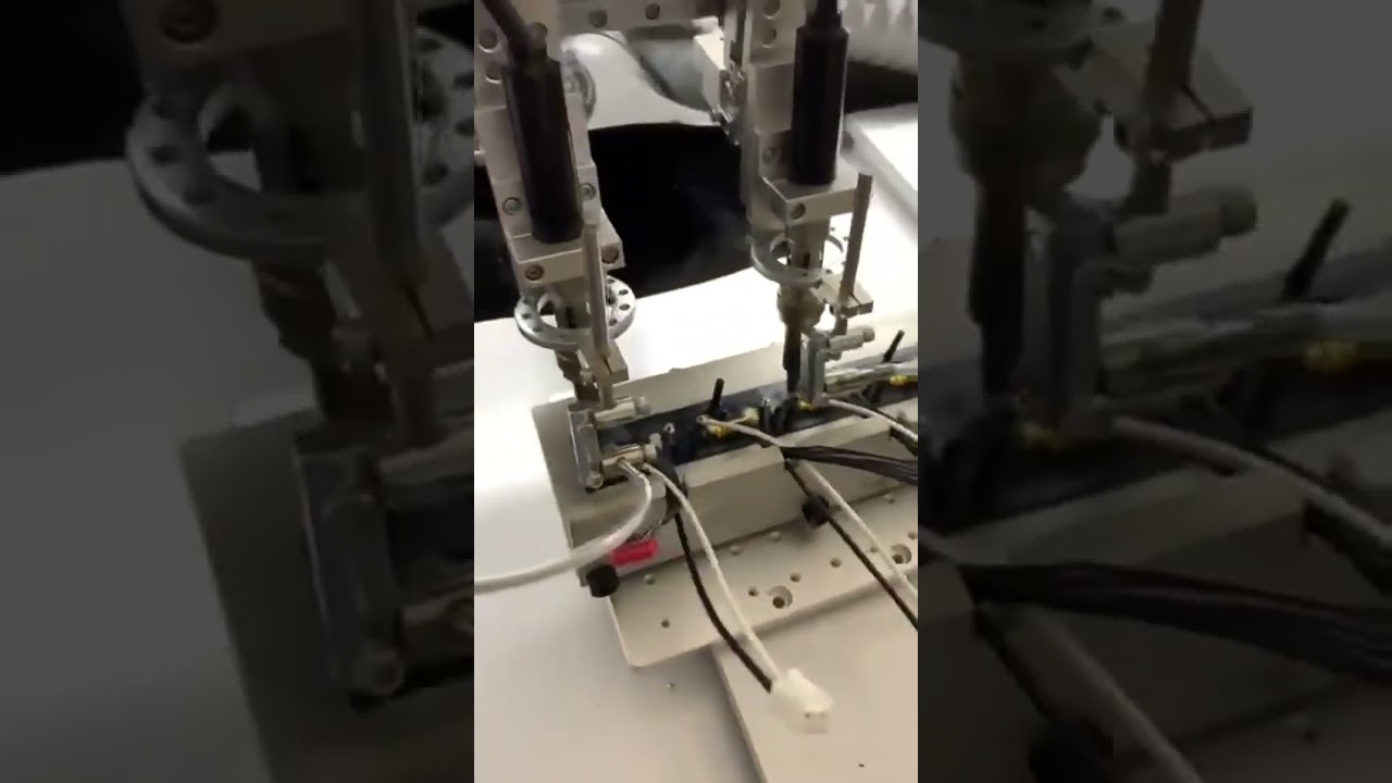 Máquina de Solda Automática de 4 Eixos e Duas Estações com Cabeças Pneumáticas Duplas para Chicotes de Motor