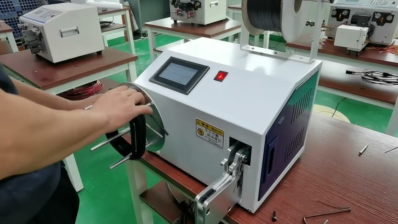 Máquina de Enrolar e Amarrar Fio de 3 Metros - Trabalho Real em Ação