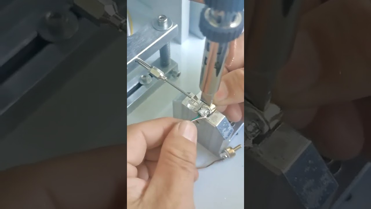 Máquina de Solda Semiautomática com Acionamento a Pé para Cabos USB, PCB e Fitas LED