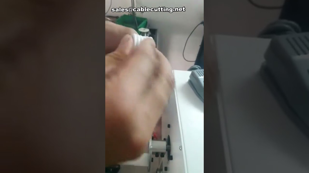Máquina de Enrolar e Amarrar Cabos USB - Automação Industrial Eficiente