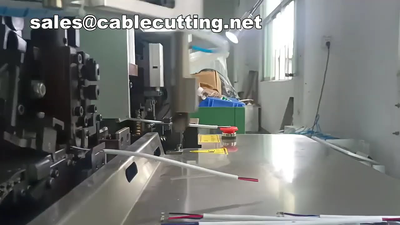 Máquina de Descascar e Crimpar Cabos Multipolares - Descascamento Externo e Interno Automático