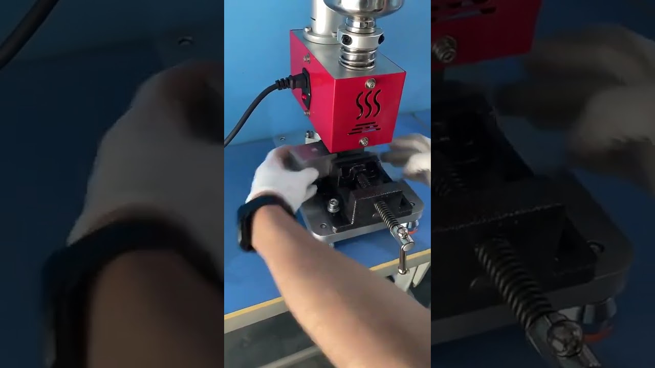 Injetora Plástica Manual e Hidropneumática | Máquina de Injeção de Plástico Compacta