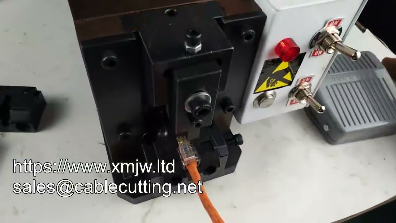 Máquina de Fabricação de Cabo de Rede Cat6e com Moldagem de Conector RJ45