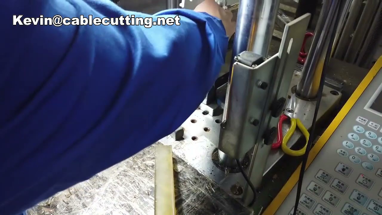 Máquina de Injeção Plástica para Fabricação de Plugues | Equipamento Industrial de Moldagem