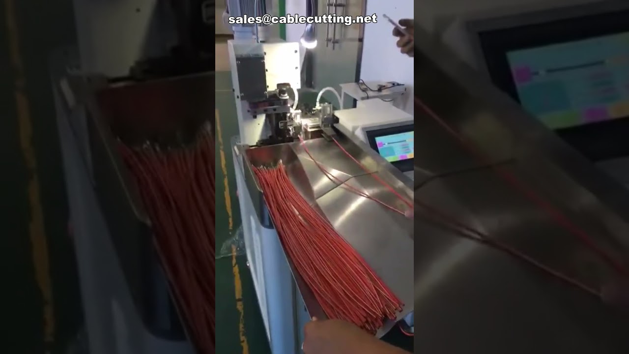 Máquina Automática de Prensagem e Crimpagem de Terminais Komax | Alta Velocidade e Precisão