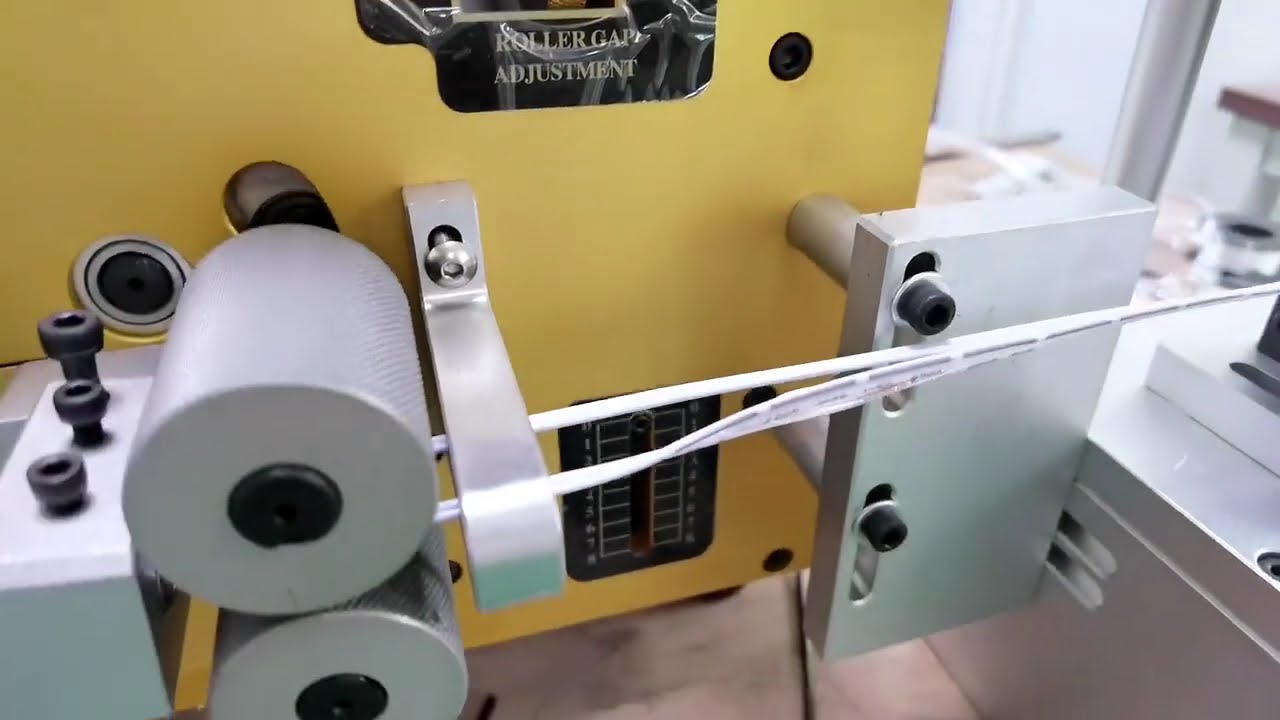 Máquina de Decapagem de Fios Computadorizada com Separação Dupla para Fio Tipo 2P e Fio Único - Corte de Precisão