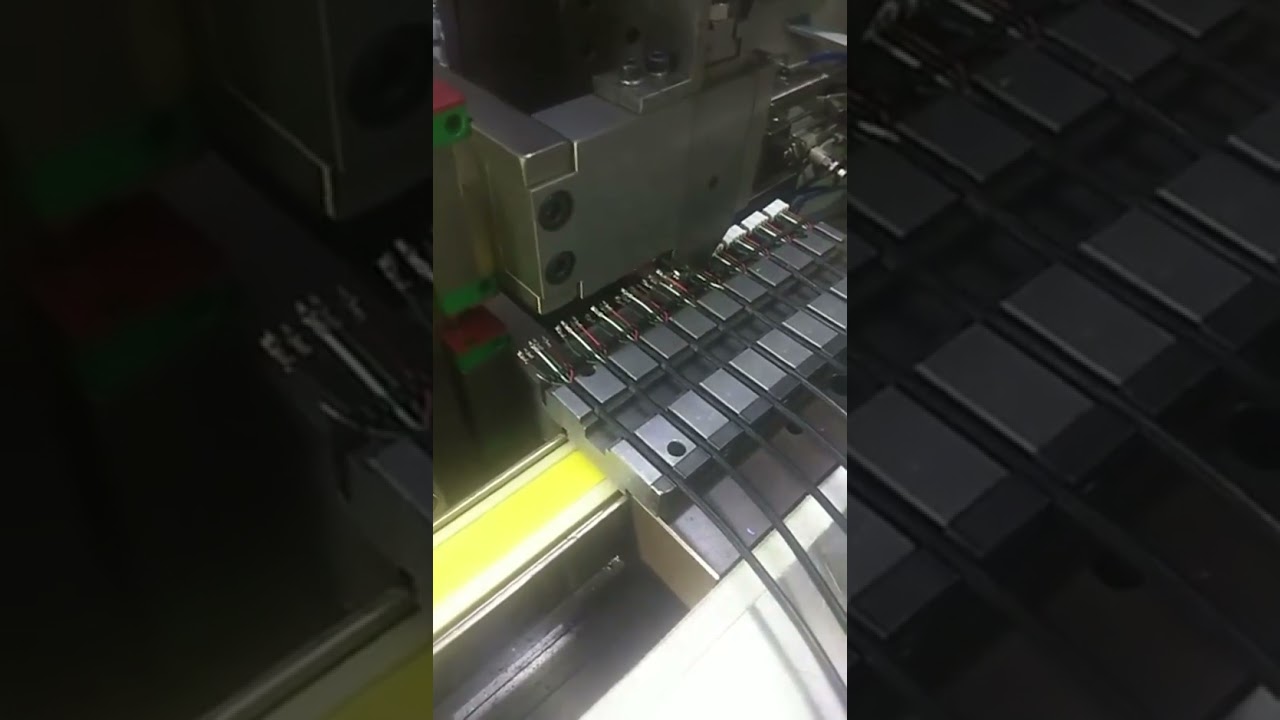 Máquina de Crimpagem e Inserção de Carcaças Direto da Fábrica – Montagem Automatizada