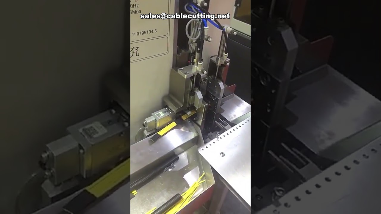 Máquina Automática CNC para Amarração e Encapamento de Arnês de Fiação - Bobinagem e Atamento com Fita