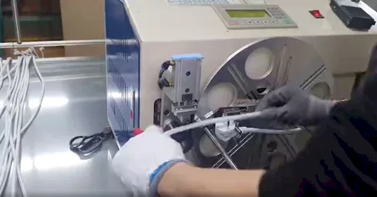 Máquina de Enrolar e Amarrar Soquetes WPM-210